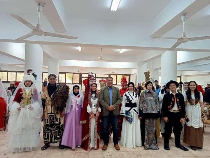 مشاركة كليه الفنون الجميله في حفل افتتاح الملتقى الثانى لأسبوع الشعوب بجامعة أسيوط فى الفترة من ٢٣ إلى ٢٨ مارس ٢٠٢٢