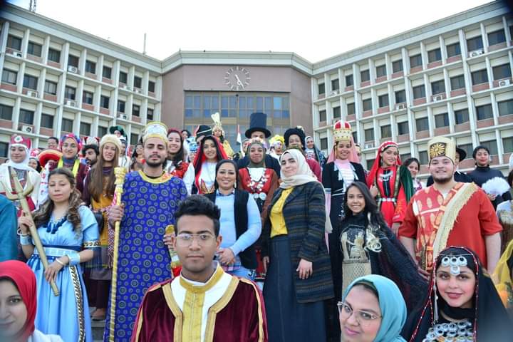 مشاركة كليه الفنون الجميله في حفل افتتاح الملتقى الثانى لأسبوع الشعوب بجامعة أسيوط فى الفترة من ٢٣ إلى ٢٨ مارس ٢٠٢٢