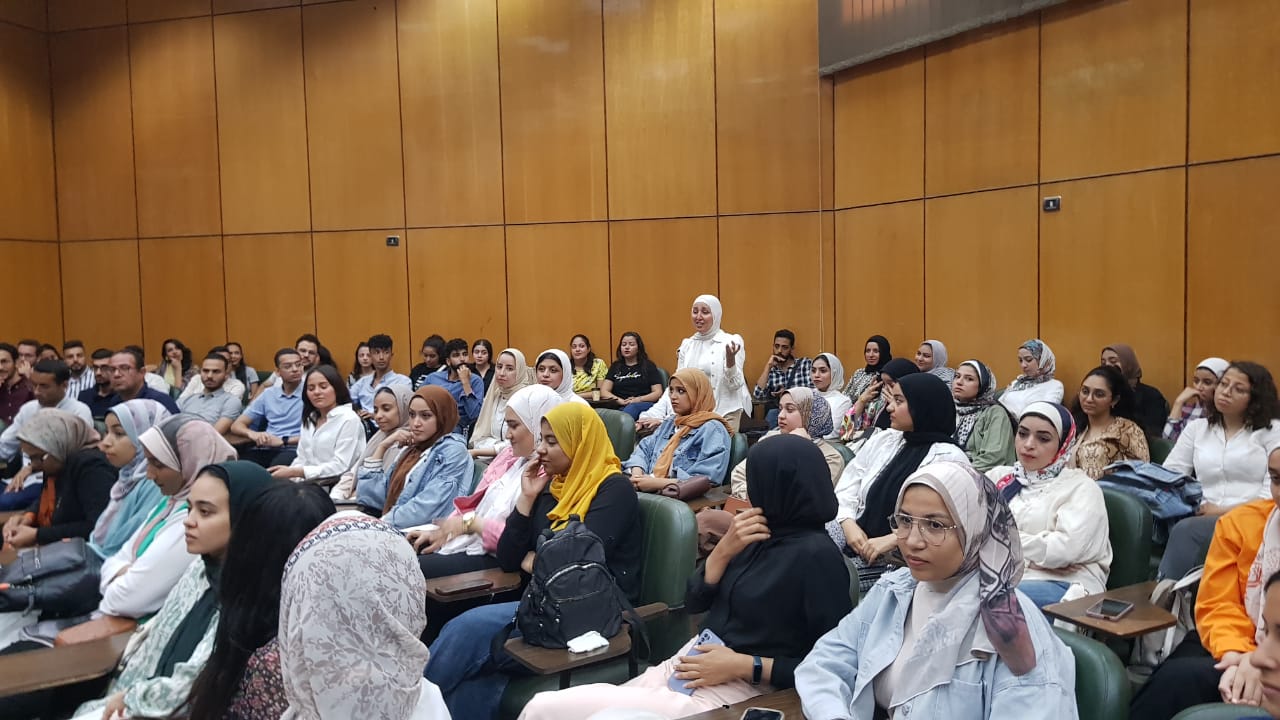 جهاز تنمية المشروعات المتوسطة والصغيرة ومتناهية الصغر بأسيوط ندوة تعريفية عن الخدمات التي يقدمها جهاز تنمية المشروعات المتوسطة والصغيرة ومتناهية الصغر للشباب ورواد الاعمال