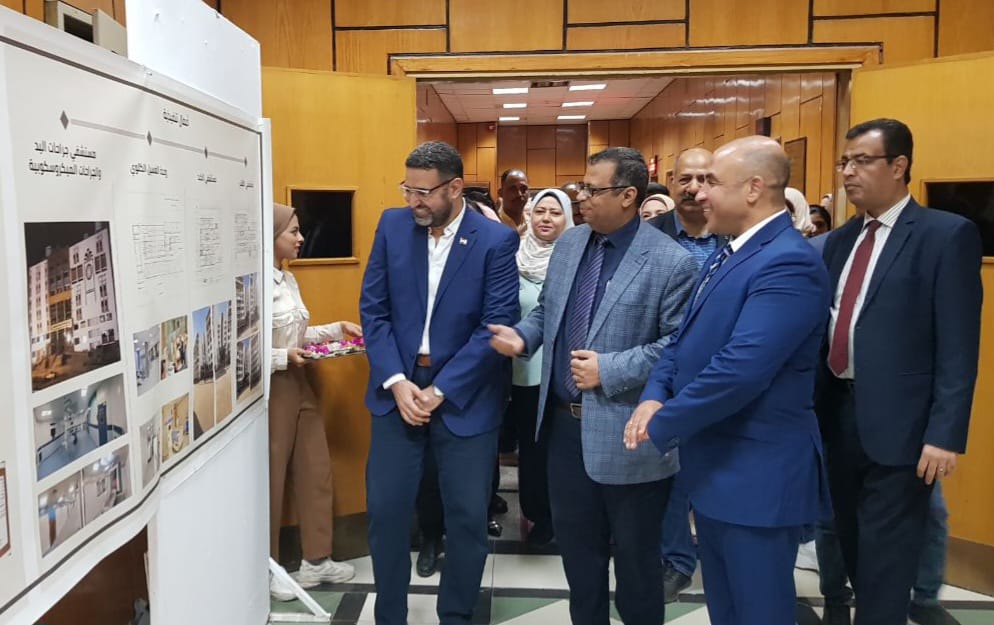 معرض لأعمال السادة اعضاء هيئة التدريس والهيئة المعاونة بالكلية