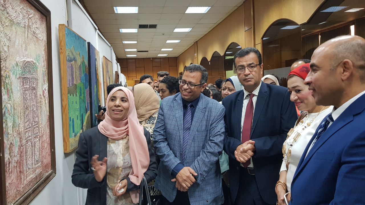 معرض لأعمال السادة اعضاء هيئة التدريس والهيئة المعاونة بالكلية