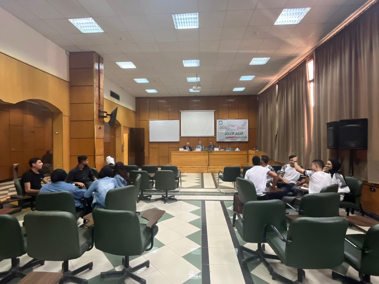 فريق الكلية يصعد لدور الثمانية في الدوري البيئي الذي تنظمه الجامعة.