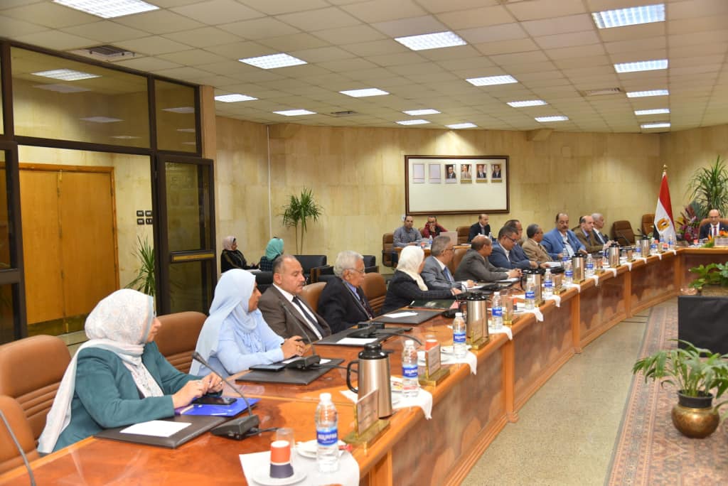 مجلس جامعة أسيوط يدعوا المجتمع الجامعي للمشاركة الفعالة للانتخابات الرئاسية المقبلة
