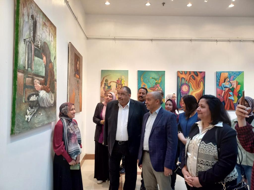 "تجربة إبداعية" معرضا لطلاب قسم التصوير الفرقة الثالثة والرابعة تحت اشراف د/ ولاء احمد عبد اللطيف المدرس بقسم التصوير الثلاثاء 21 مارس 2023م بقصر ثقافة أسيوط