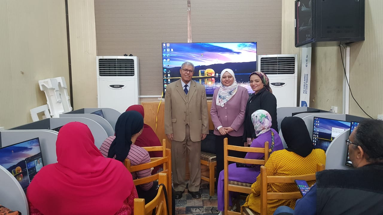 انعقاد دورة "الأسس العلمية لإدارة المكاتب والسكرتارية" بالكلية. 