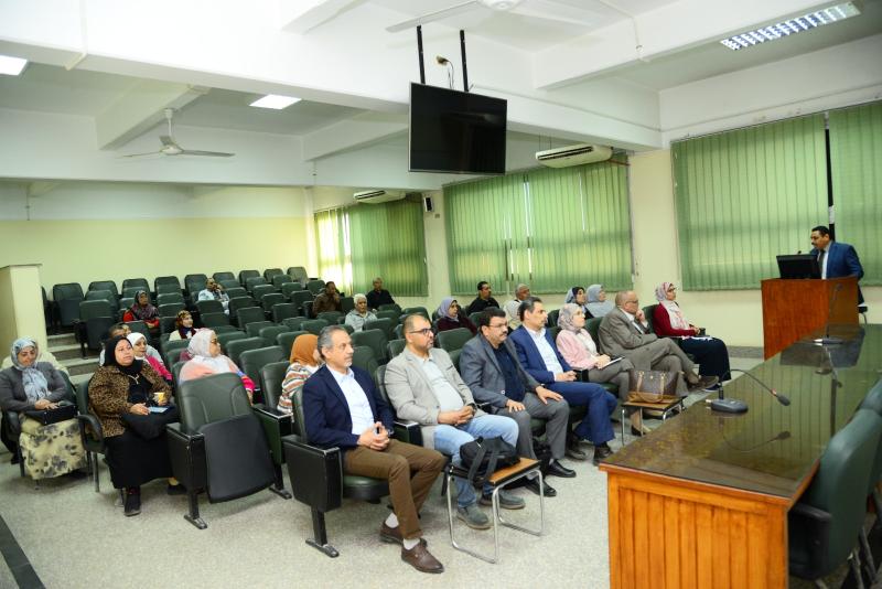 كلية الطب بجامعة أسيوط تنظم دورة تدريبية متخصصة حول دعم وتنمية المهارات الإدارية والمالية 