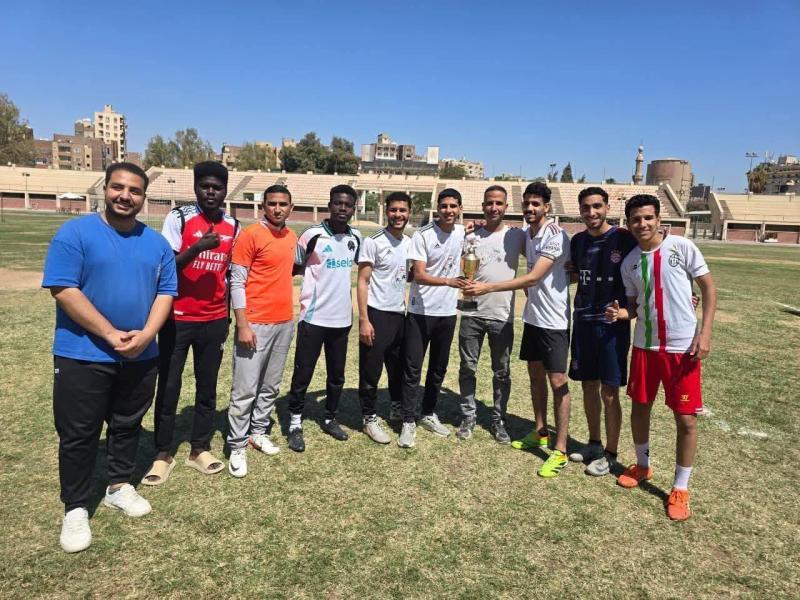 كلية الطب بجامعة أسيوط تحصد المركز الأول في بطولة "خماسيات القدم"  