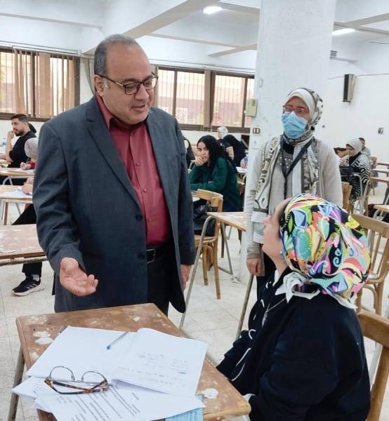Professor Dr. Mohamed Abdel Basset Khalaf, Vice Dean of the Faculty of Medicine for Graduate Studies and Research, inspects the graduate studies examination committees.