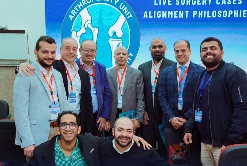 In a pioneering medical achievement and for the first time in Egypt, a medical team from the Orthopedic Surgery Department at Assiut University performed the first knee replacement surgeries using the "kinetic alignment" technique during their participation in a workshop at Alexandria University.