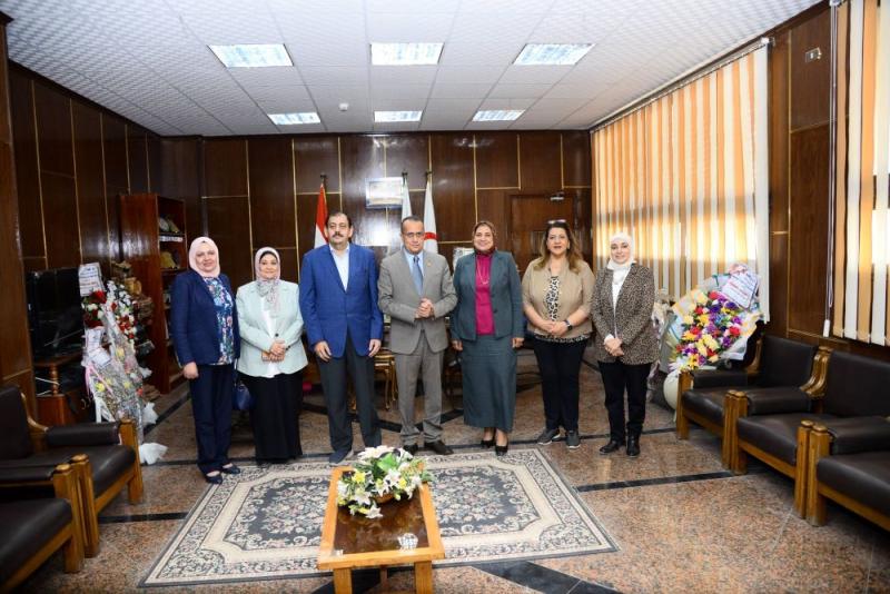 The Dean of the Faculty of Medicine at Assiut University receives a delegation from the Blood Bank Licensing Committee of the Supreme Council of University Hospitals to follow up on compliance with licensing requirements and quality standards for blood banks.