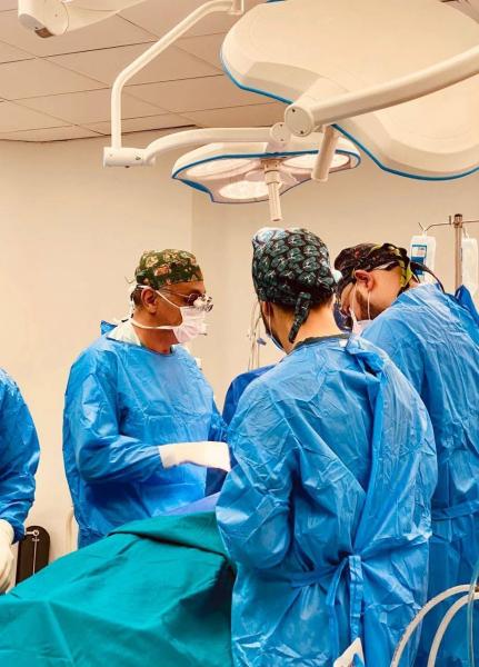 A medical team from the Department of Cardiothoracic Surgery at Assiut University performed the first open-heart surgeries at Manfalout Central Hospital as part of the coordination between Assiut University hospitals and the Ministry of Health.