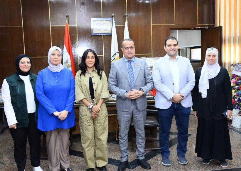 The Dean of the Faculty of Medicine at Assiut University received a delegation from the Arab African International Bank during their visit to the Children's Hospital to deliver (58) wheelchairs as a gift from the bank.
