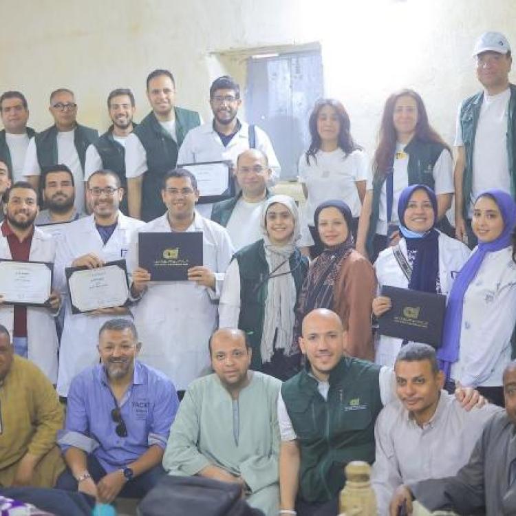 The Faculty of Medicine at Assiut University is organizing a comprehensive medical convoy in Esna to treat more than 4,000 cases in cooperation with the Arab African Bank.